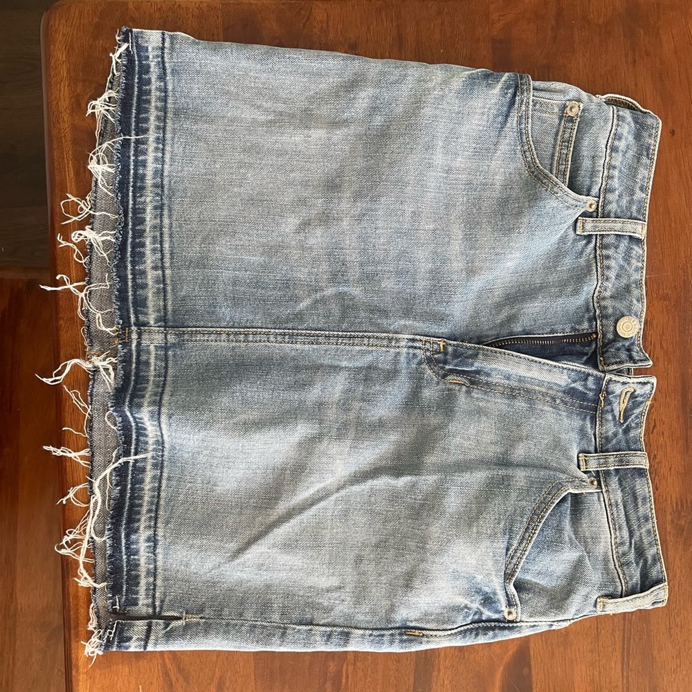 Old Navy size 4 acid wash Jean skirt